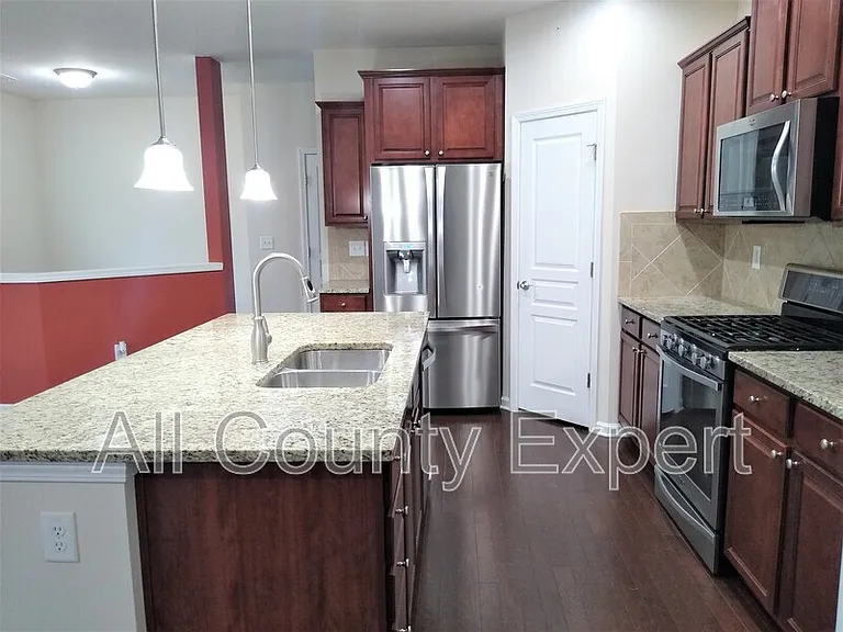 635 Glenish Ct — Photo 21
