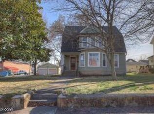 420 Sycamore St, Carthage, MO 64836