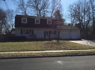 33 Crestwood Dr, Hamilton, NJ 08690