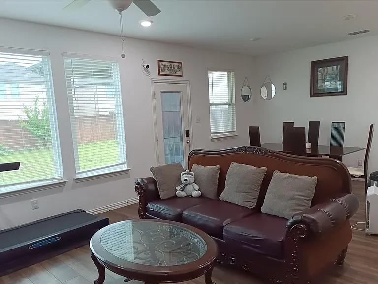 505 Virginia Way — Photo 2