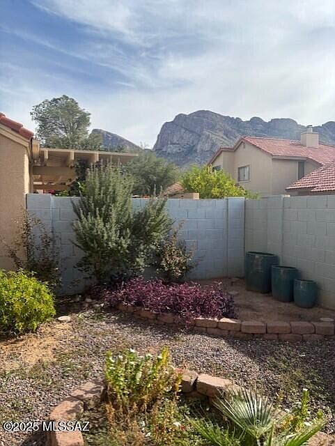 1st image of 250 E Fieldcrest Ln