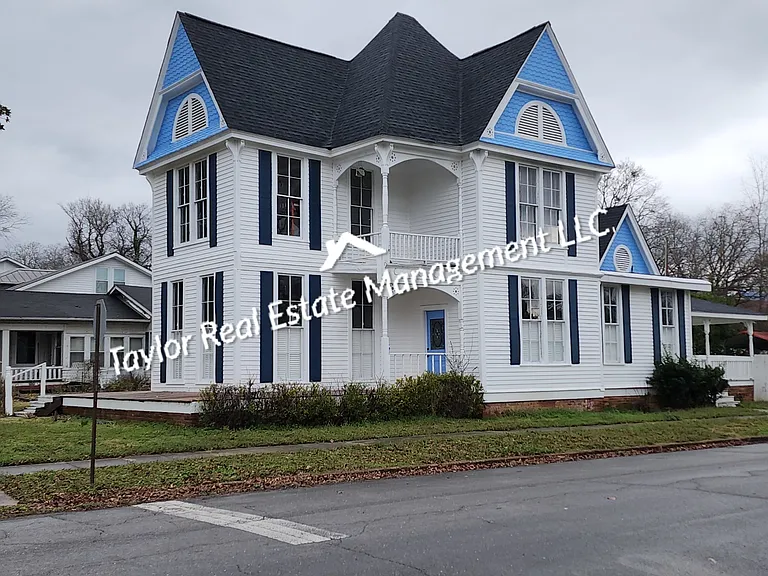 1100 N Montgomery Ave — Photo 3