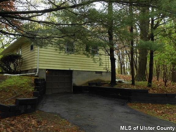 2nd image of 35 Thorns Ln