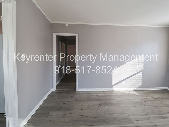 5th image of 1043 N Harvard Ave