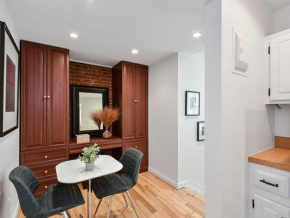 3rd image of 171 W 73rd St APT 7