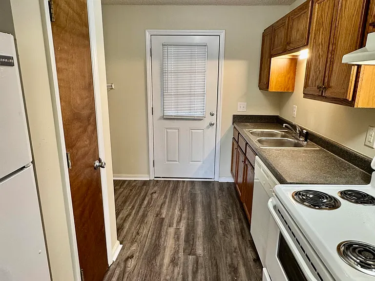 710 Patton Cir #6 — Photo 12