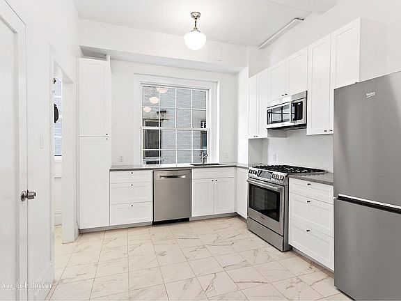 4th image of 829 Park Ave #4/5B