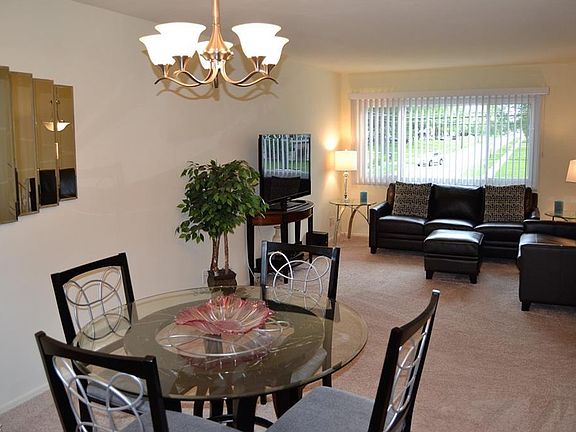 5th image of 4828 Woodhurst Dr