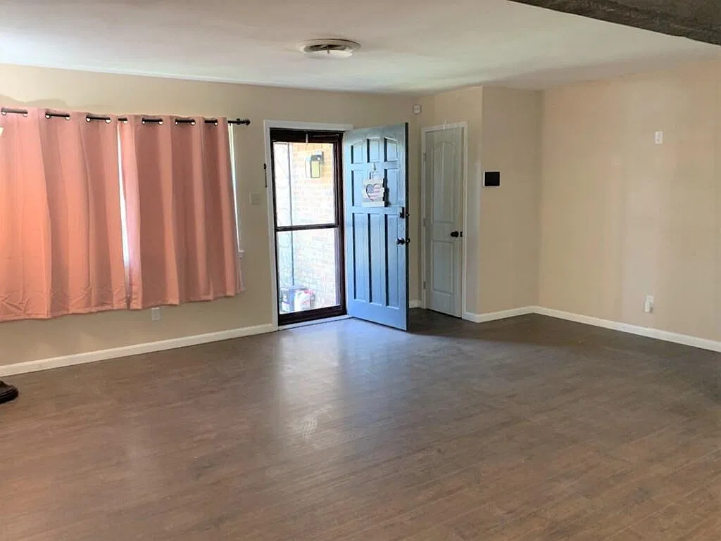 4 bed, 2.0 bath, 1900 sqft, $2,295 — Photo 3
