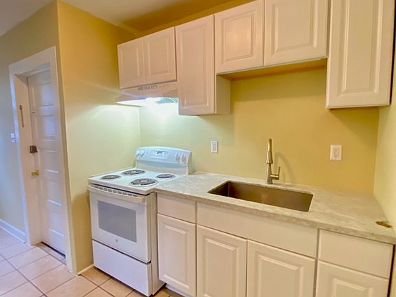 3rd image of 1905 S Carrollton Ave APT B
