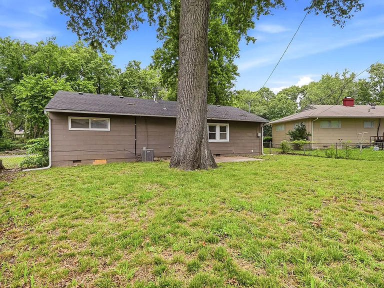 11407 Winchester Ave — Photo 25