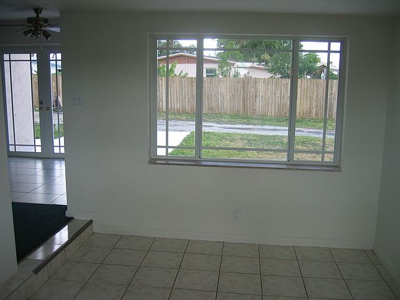5th image of 3651 SW 58th Ave