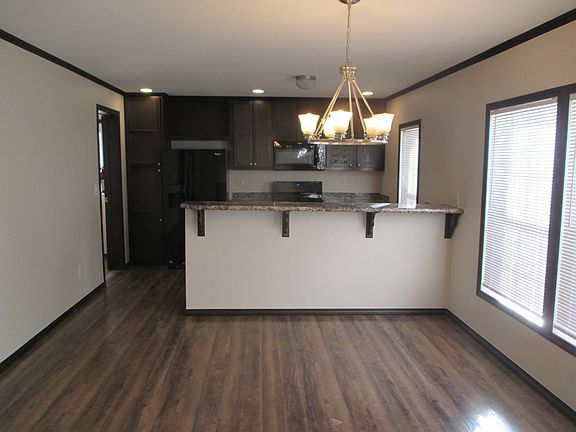 4th image of 49590 North Dr