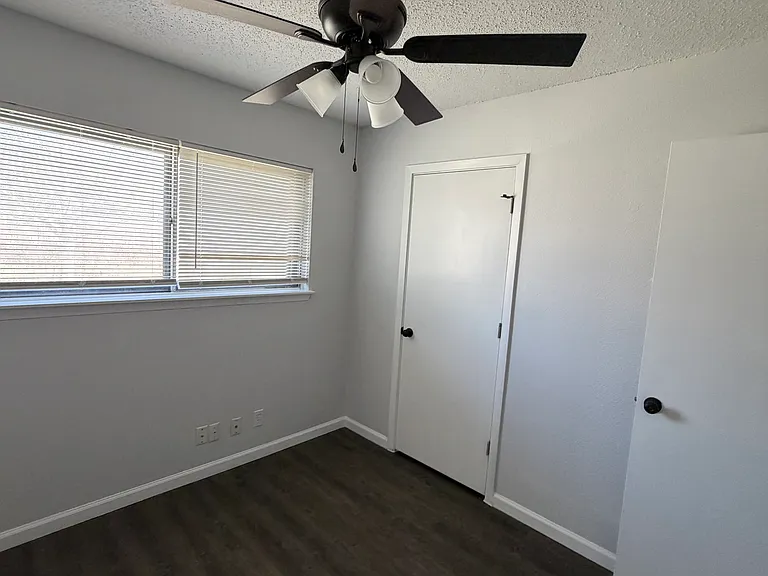 3602 Bremen St — Photo 14