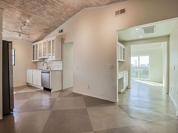 4th image of 1606 N Stanton St #4