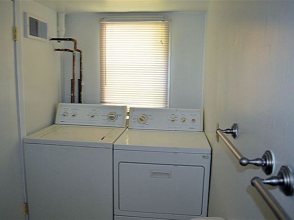 4th image of 215 N Lincoln St