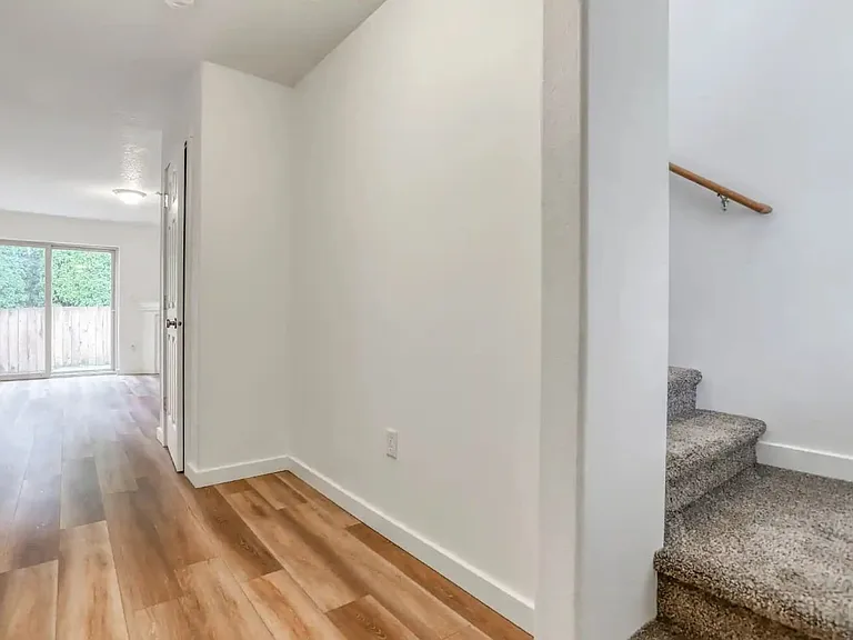 Roberts Court Townhomes — Photo 10