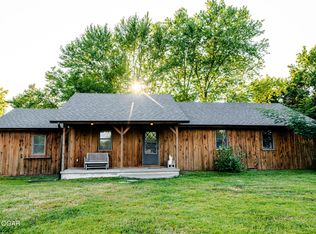 303 N Hudson Ave, Aurora, MO 65605