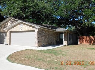1411 Martin St, Pleasanton, TX 78064