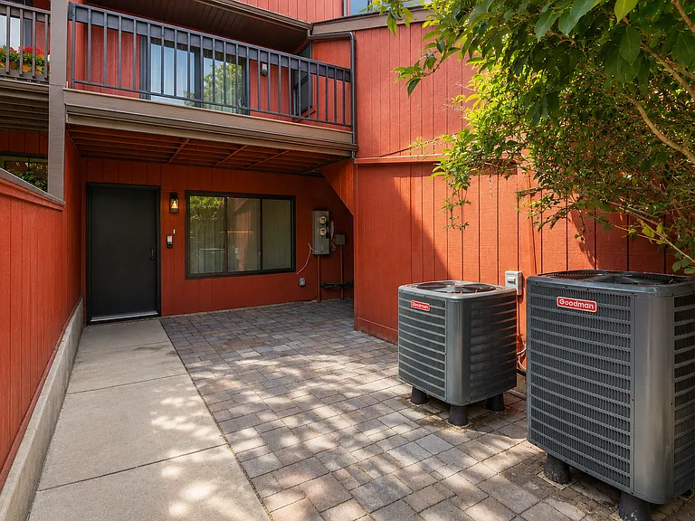 Darien — Photo 29