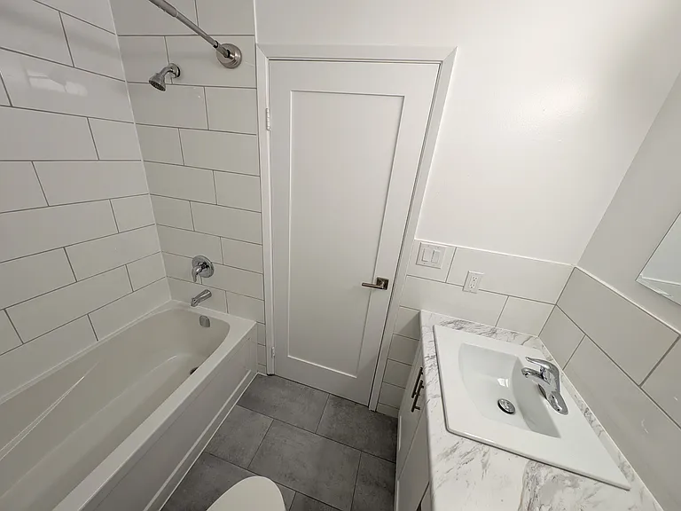 55 Wellington St W — Photo 20