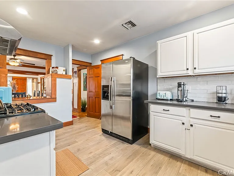 736 N Redonde Ave — Photo 18