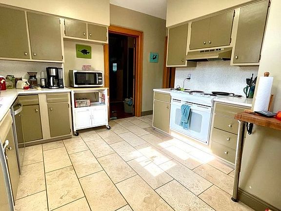 4th image of 3450 Harriet Ave #2