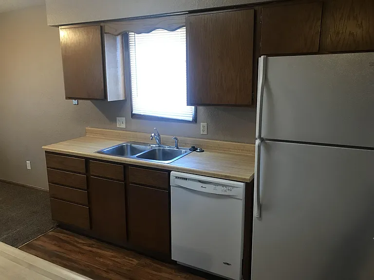 1312 Cherry Place - D — Photo 3