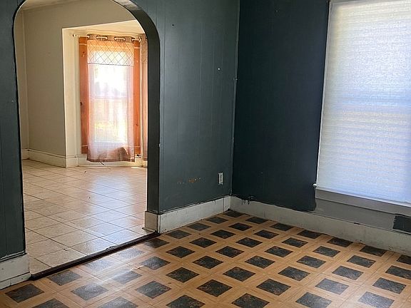 4th image of 418 Irving St