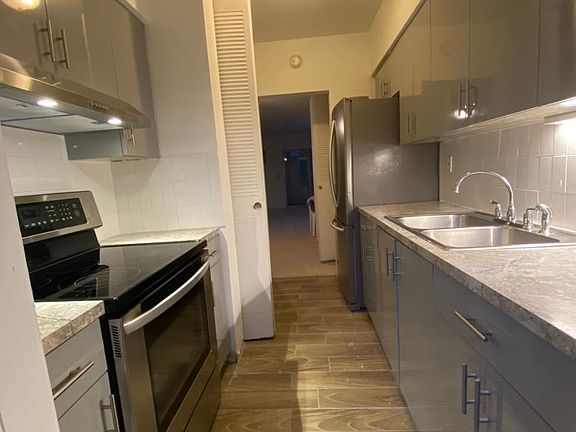 3rd image of 1590 NE 127th St APT 105