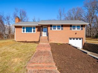 2546 Hermitage Rd, Waynesboro, VA 22980