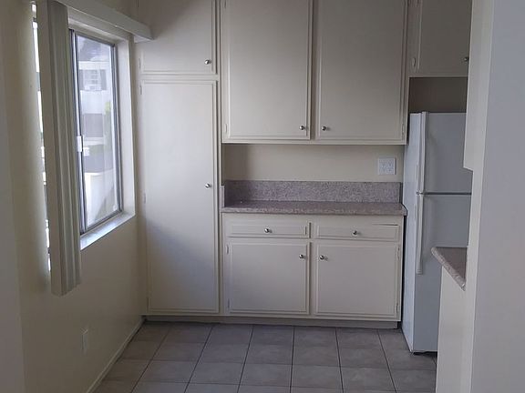 4th image of 519 Glenrock Ave #102