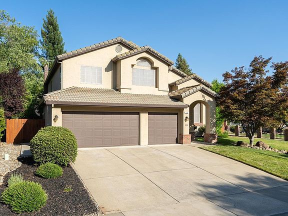 2nd image of 228 Dulverton Cir