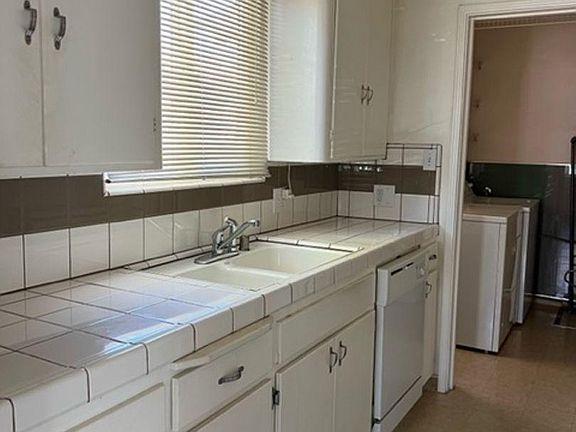 3rd image of 825 E Pine Ave #833
