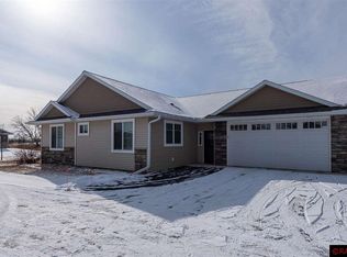 3076 Prairie Rose Dr, Mankato, MN 56001