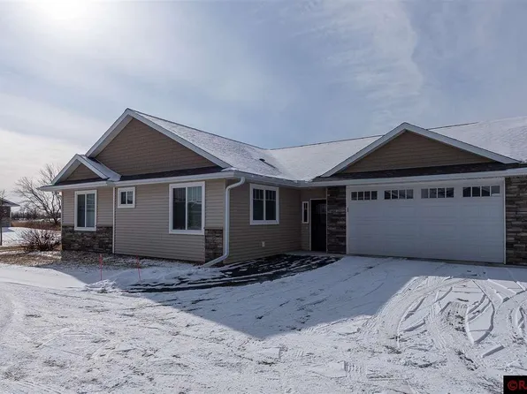 3076 Prairie Rose Dr, Mankato, MN 56001