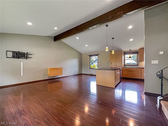 4th image of 825 Penn Wood Dr