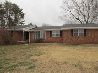 35 Crestland Rd, Pikeville, TN 37367