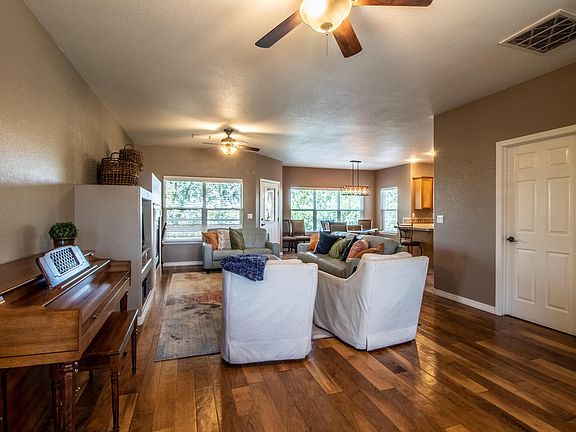 3rd image of 717 Sunrise Ct