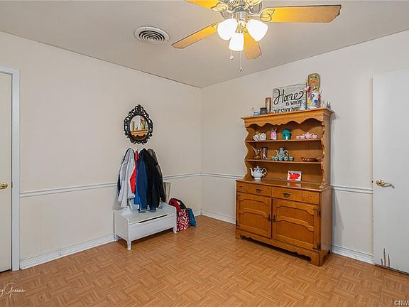 4th image of 5405 Daffodil St