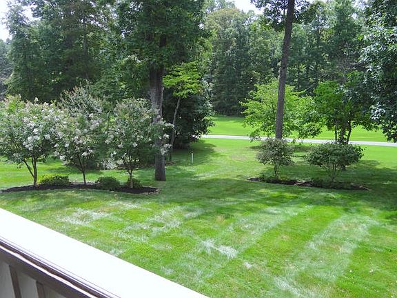 4th image of 810 Oak Chase Blvd
