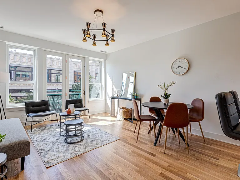 2740 N Spaulding Ave — Photo 6