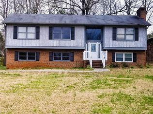 2225 Sedgemont Dr, Winston Salem, NC 27103