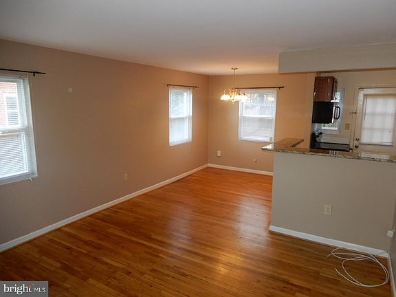 5th image of 2227 Arlington Ter