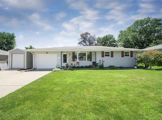 904 W Taylor Ln, Bartonville, IL 61607
