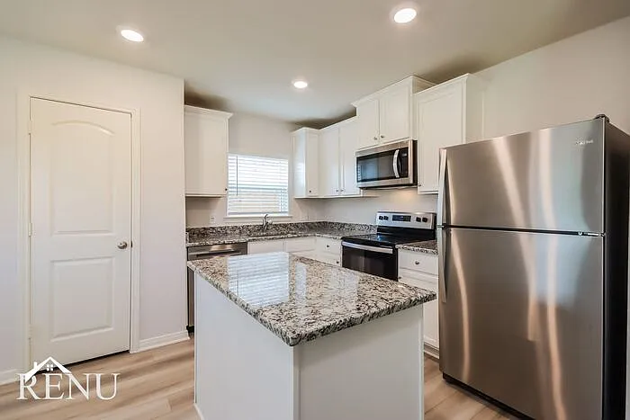 10421 Sweetwater Creek Dr — Photo 3