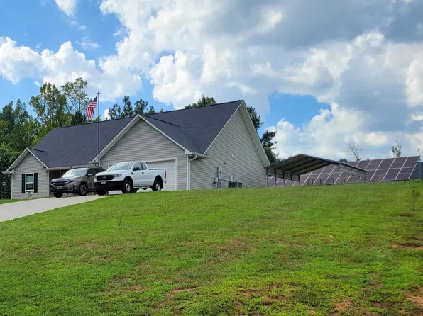 318 Russell Woods Dr, Mount Airy, GA 30563