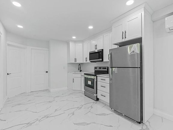 2nd image of 4103 Bronxwood Ave #W