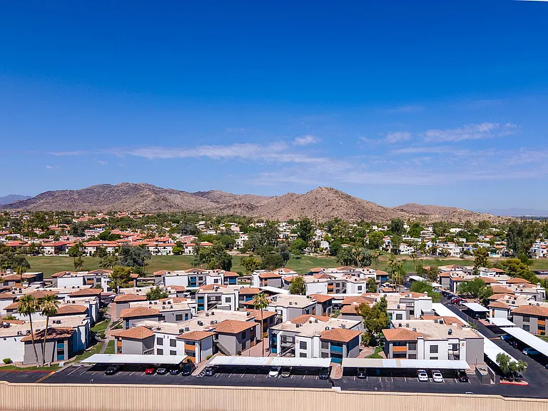 The Pointe at South Mountain — Photo 10