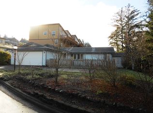 2517 Creekside Dr, North Bend, OR 97459